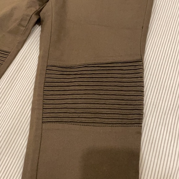 ZARA: Denim - Picture 2 of 6